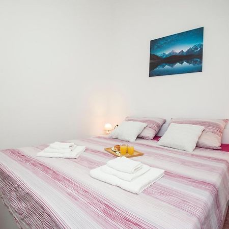 Studio Apartman Amalie بازين المظهر الخارجي الصورة