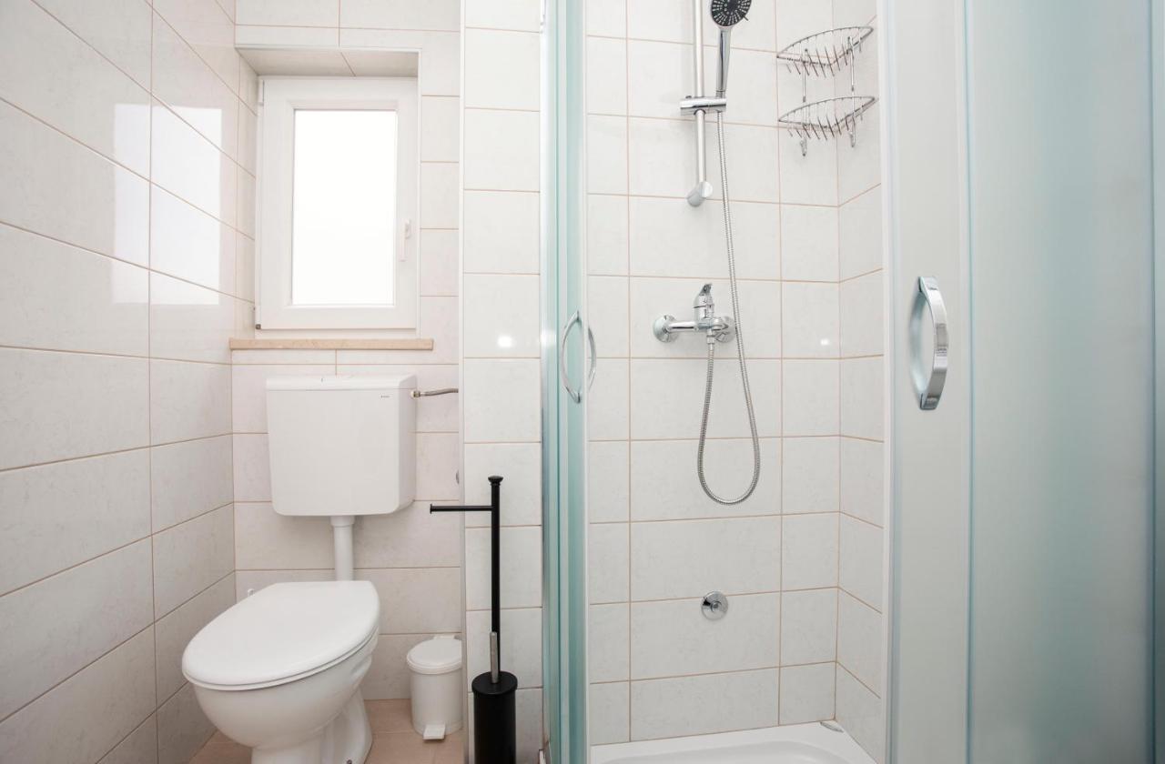 Studio Apartman Amalie بازين المظهر الخارجي الصورة